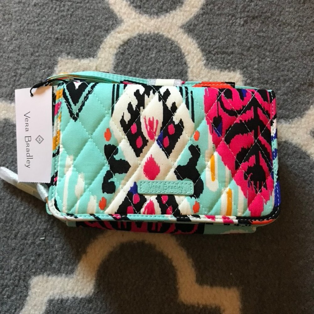 🟡SOLD🟡Vera Bradley RFID 3-in-1 Crossbody - Picture 1 of 7